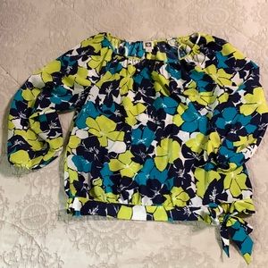 Anne Klein ladies top with elasticized wrist. Size M